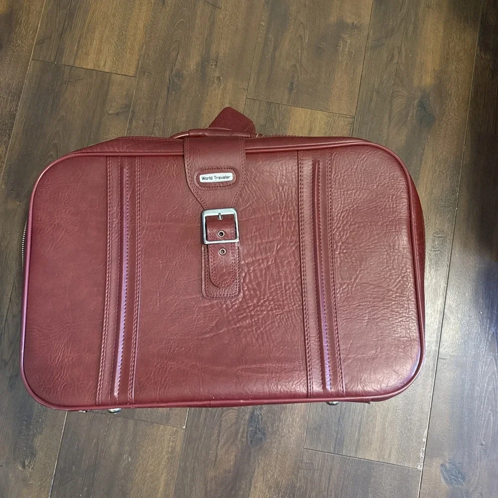 Vintage World Traveler Burgundy Leather Carry On Suitcase Travel Bag 21